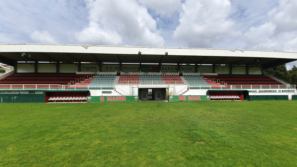 Estádio do Tourão recebe um dos dérbis com mais história em Gaia.