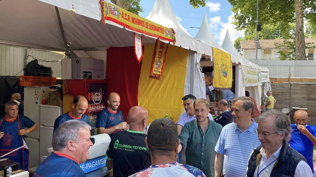 As tasquinhas das coletividades locais na Festa da Bifana.