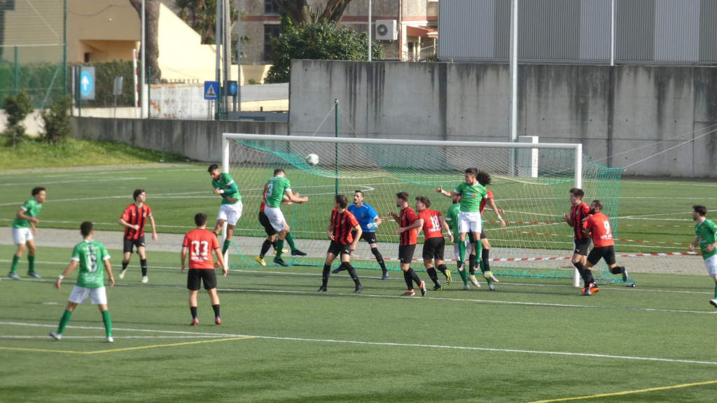 Tiga já cabeceou para o segundo golo do Canidelo.