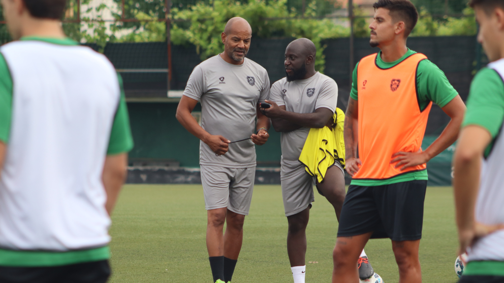 Miguel Fernandes, à esquerda, confia no projeto, e na equipa, para o Campeonato de Portugal