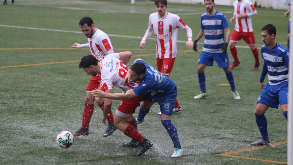 Na primeira volta, o Leverense venceu o dérbi por 2-1.