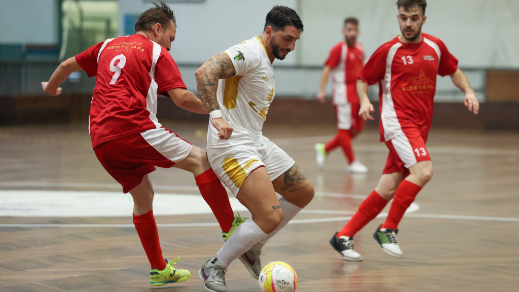 Miramar Império goleou o CB Oleiros, por 10-2, e segue em frente.