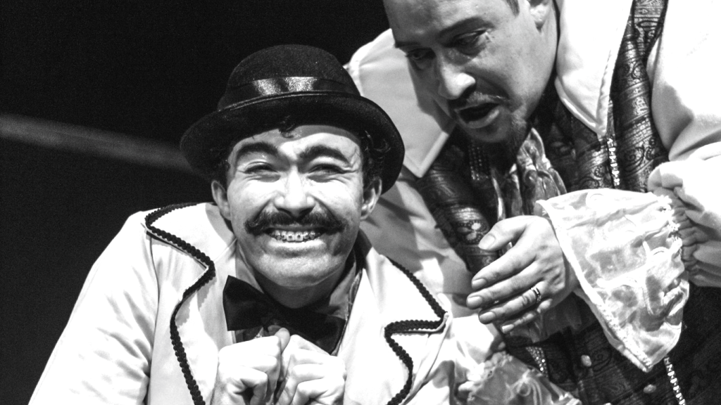 A farsa "O Inspetor Geral", de Nicolai Gogol, sobre hoje ao palco