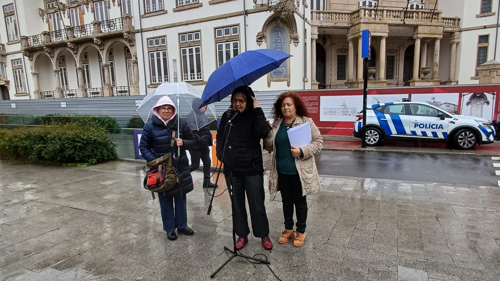 Protesto em frente à CM Gaia.