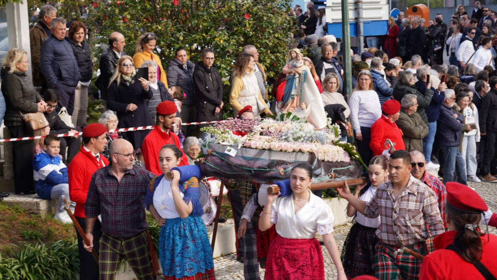 Andor de Nossa Senhora da Nazaré, da Aguda, participou na festa.