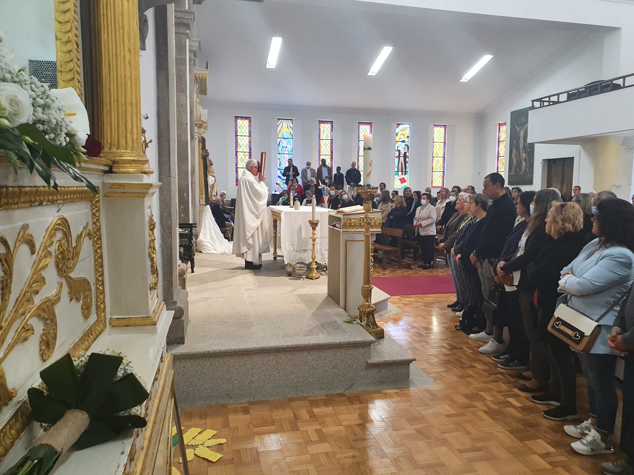 A benção do Padre Coelho antes da partida para Fátima 