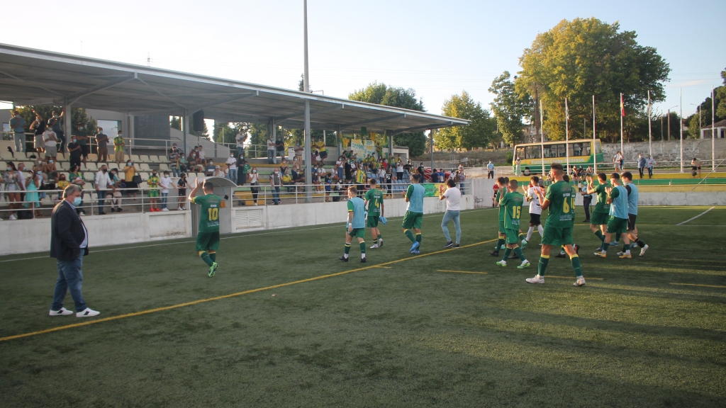 No final do jogo os adeptos aplaudiram a equipa do Pedroso que fez um grande jogo frente ao Paredes
