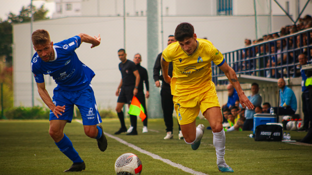 Oliveira do Douro confirmou a descida aos distritais .