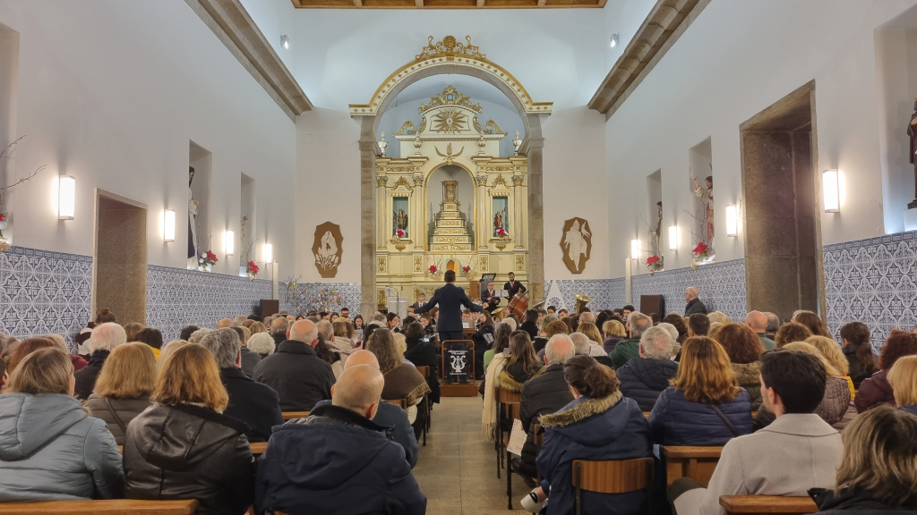 A Igreja Paroquial de Coimbrões ouviu música de Natal.