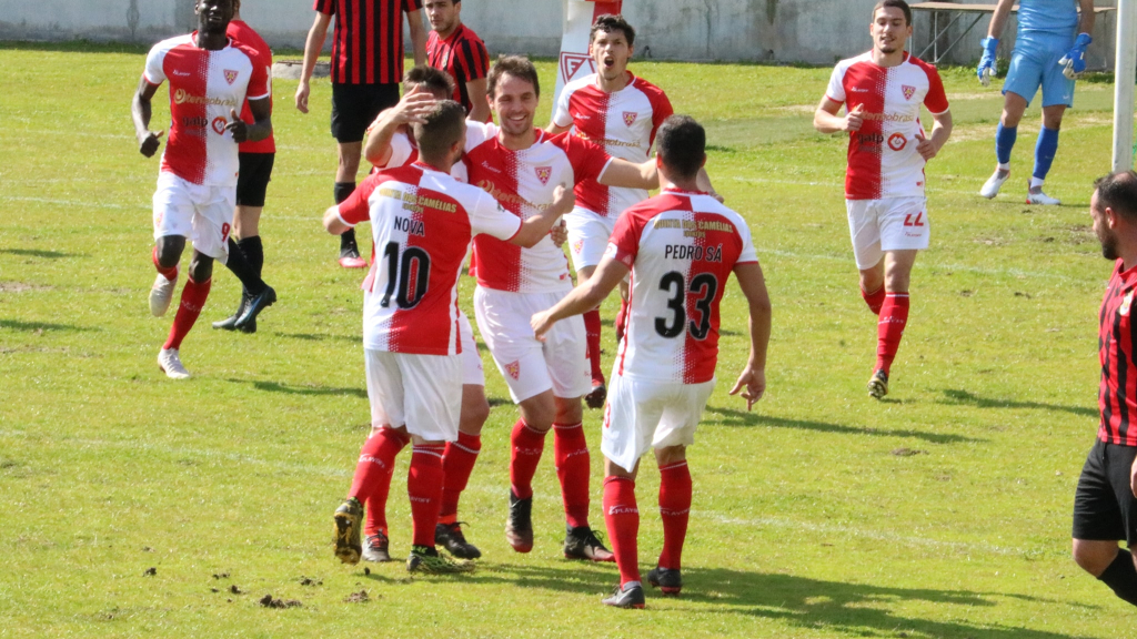 Hélder, hoje no Vila, marcou o golo da vitória do Avintes no último dérbi.