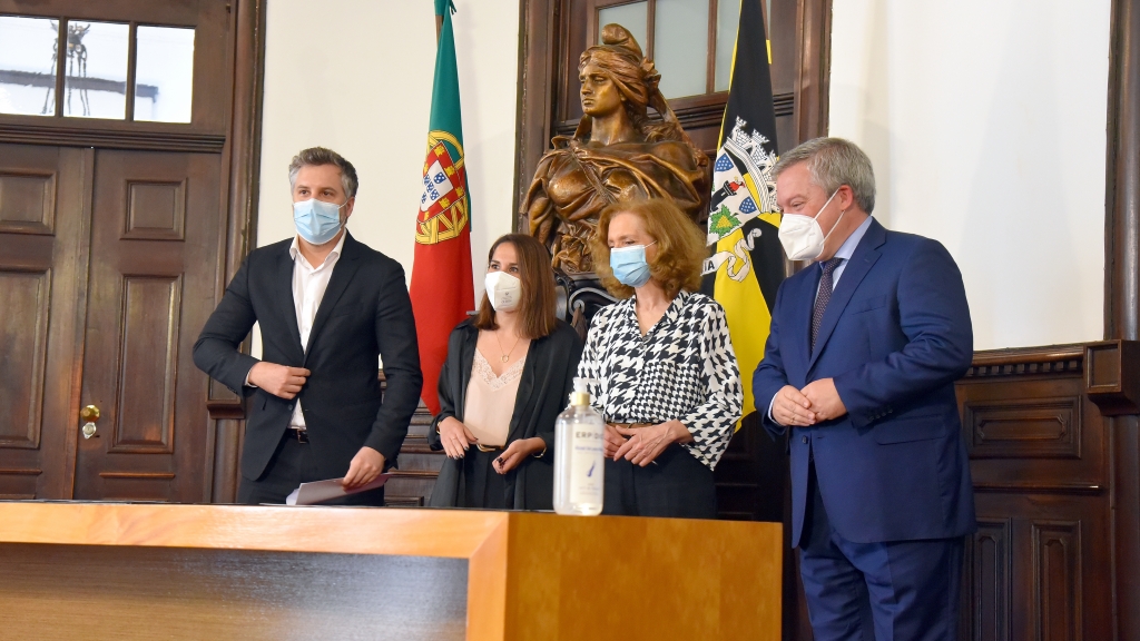 Pedro Nuno Santos com o presidente da Câmara e a equipa da Gaiurb