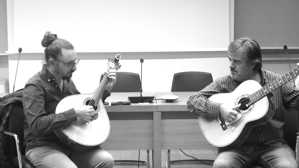 João Martins (guitarra portuguesa) e Lino Lobão (viola de fado) acompanharam os concorrentes