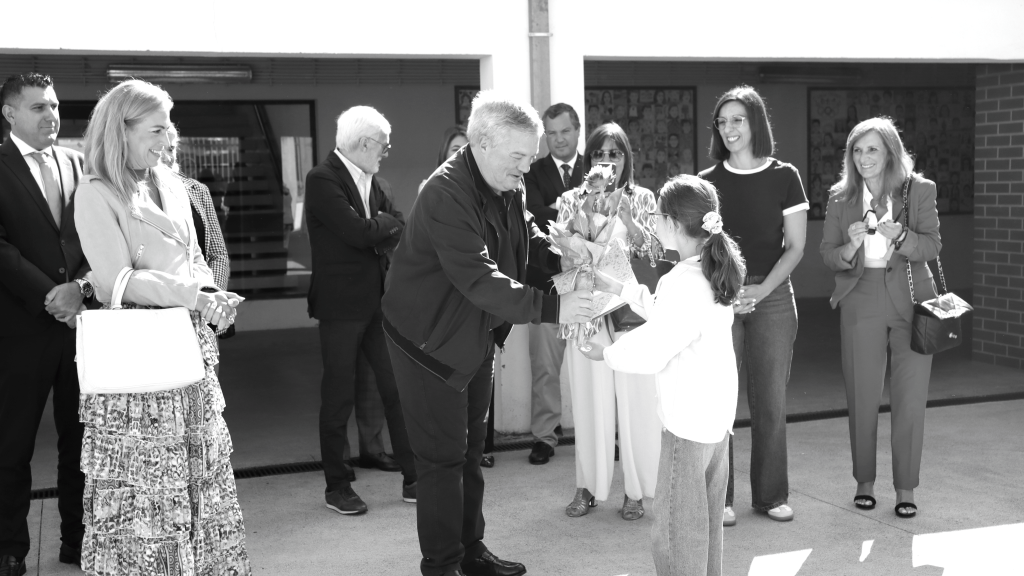 Eduardo Vítor Rodrigues foi recebido por alguns alunos da escola