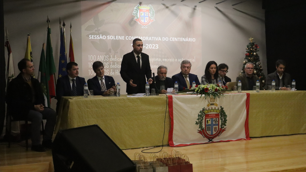 João Castro, presidente da AR Rest. Avintenses, discursou na sessão solene, antes de várias personalidades.